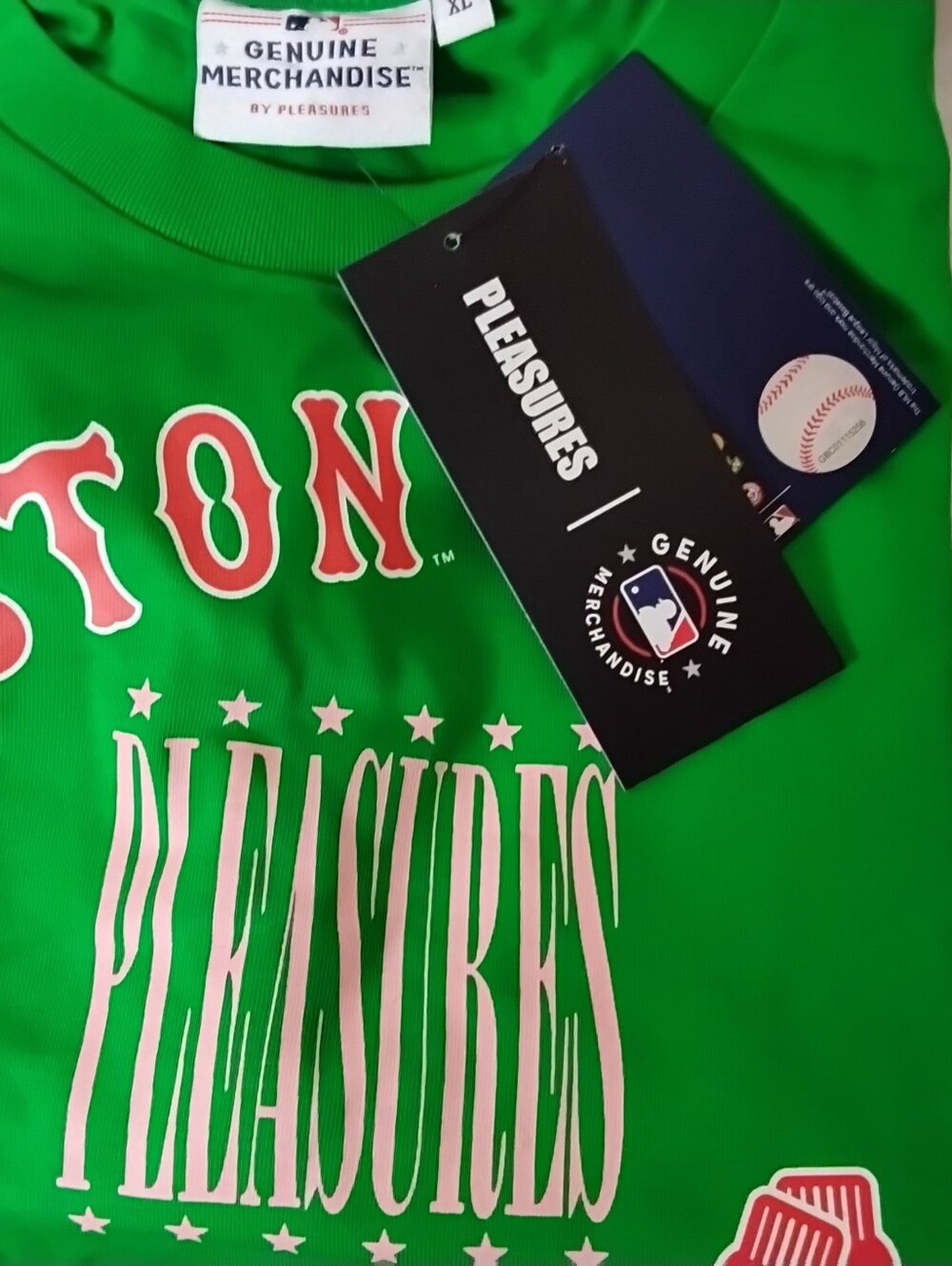 BOGO 1/2 off ALL COTHING SALE Genuine Red Sox Merchandise Green Graphic Tee - Picture 3 of 4